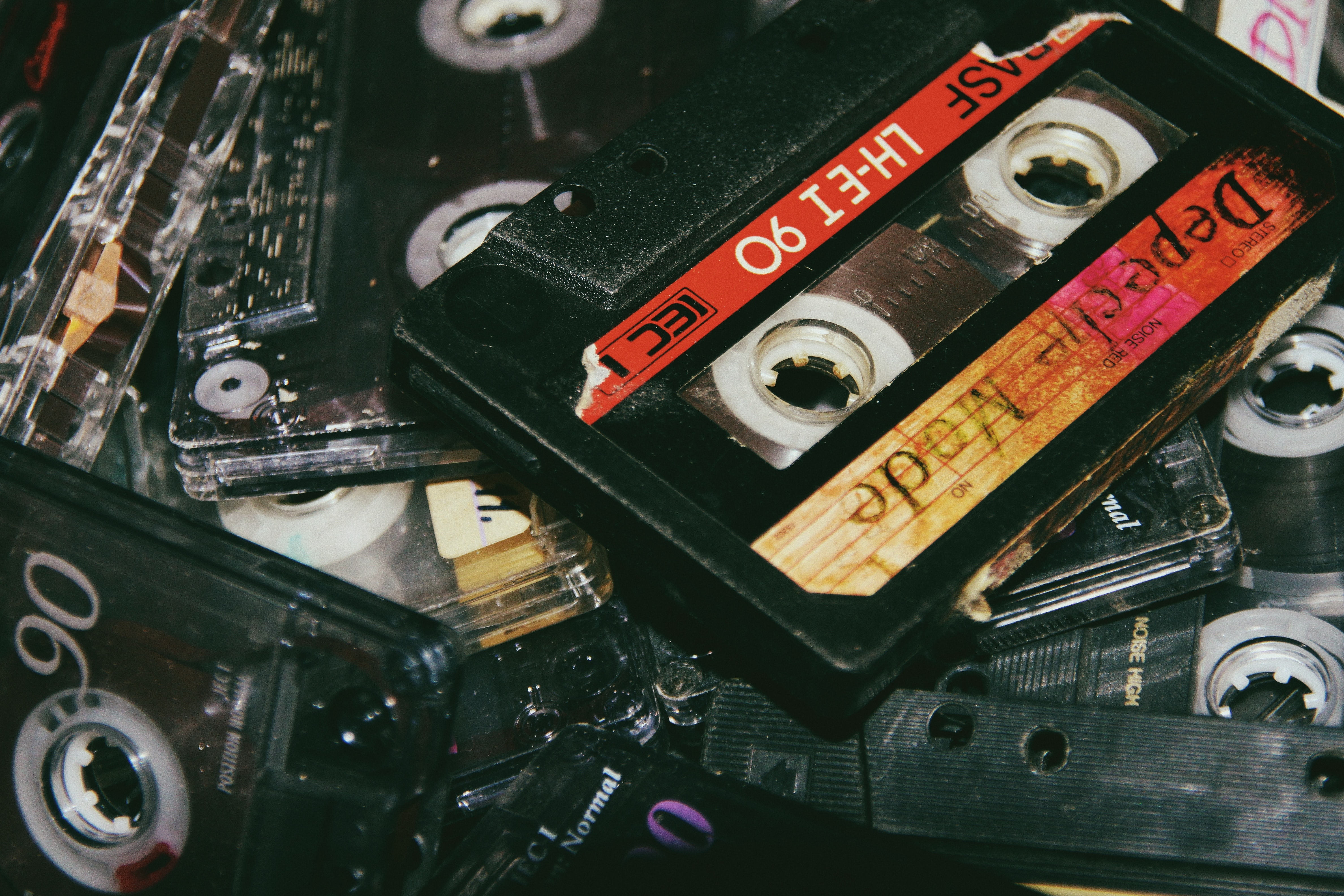 Audio cassette-pexels-lilzidesigns-4296349 Audio cassette-pexels-lilzidesigns-4296349